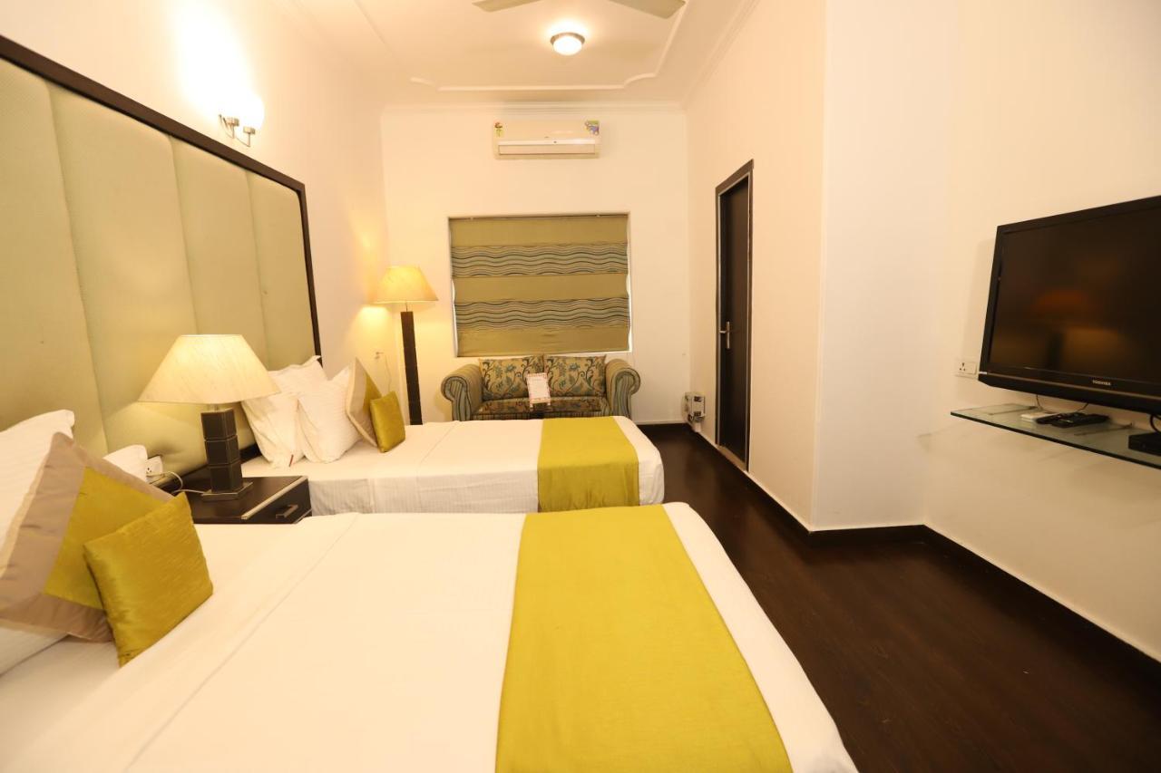 Hotel Capitol Hills Greater Kailash Delhi Neu-Delhi Exterior foto