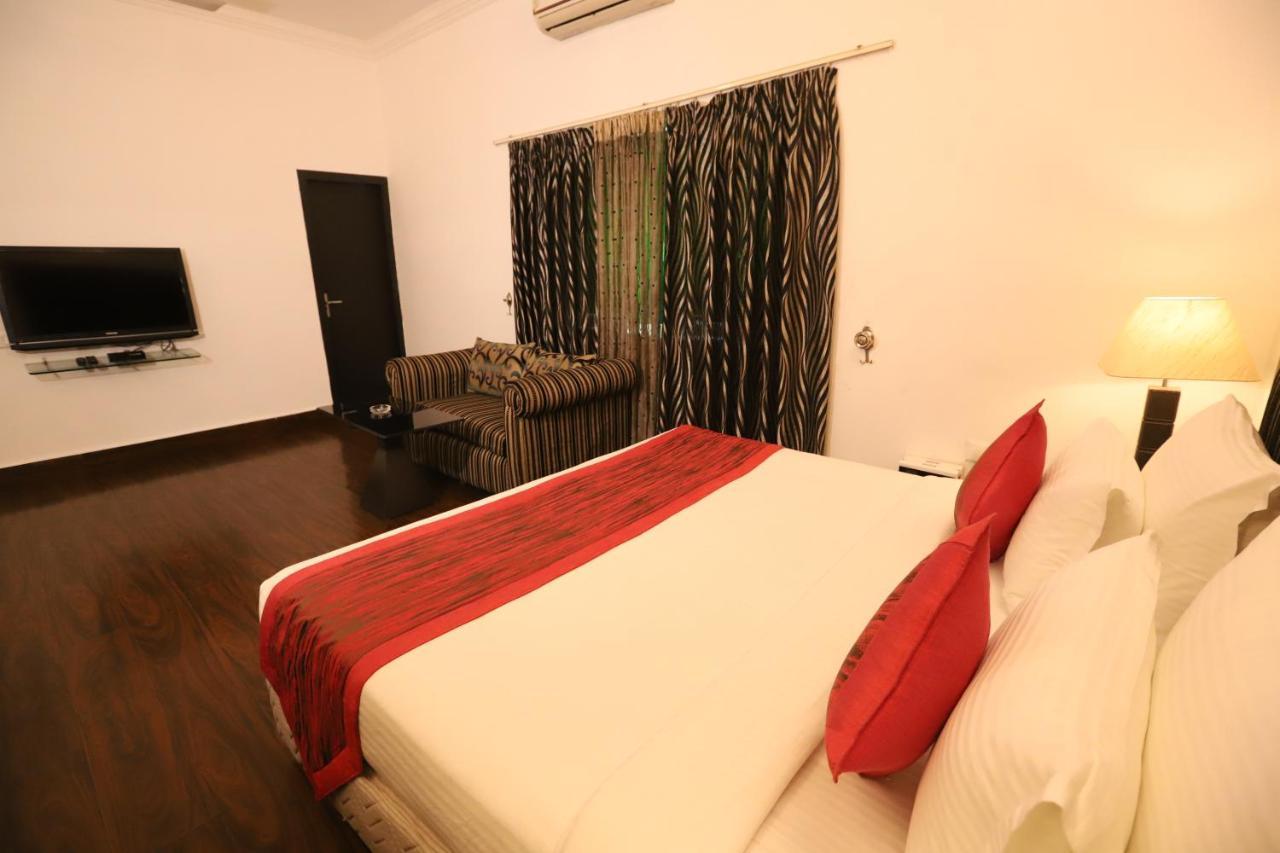 Hotel Capitol Hills Greater Kailash Delhi Neu-Delhi Exterior foto