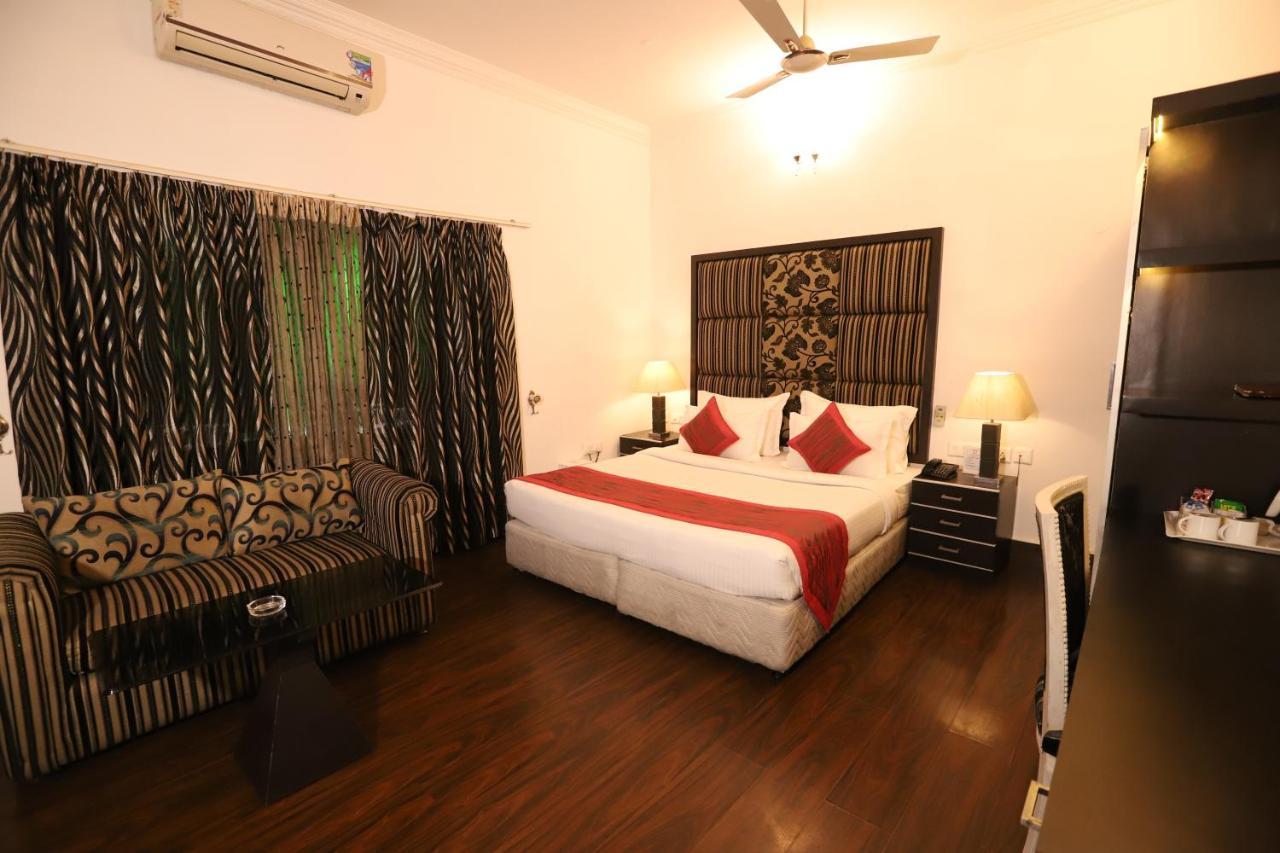 Hotel Capitol Hills Greater Kailash Delhi Neu-Delhi Exterior foto