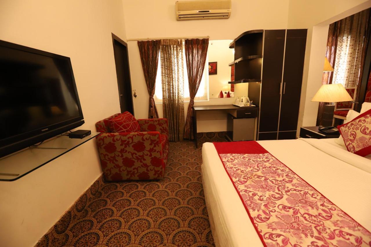 Hotel Capitol Hills Greater Kailash Delhi Neu-Delhi Exterior foto