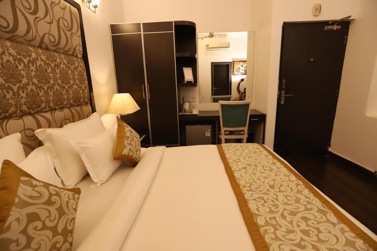 Hotel Capitol Hills Greater Kailash Delhi Neu-Delhi Exterior foto