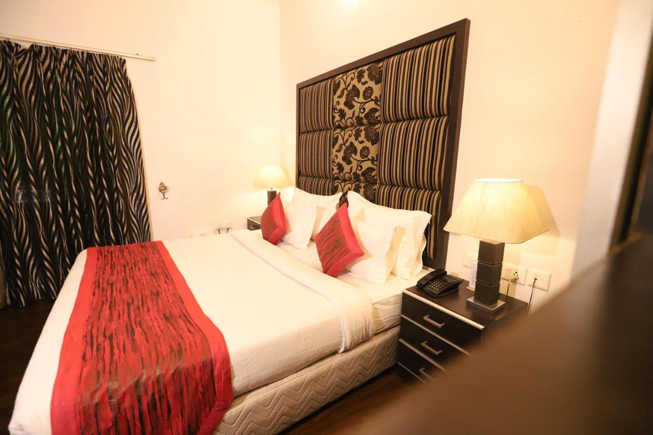 Hotel Capitol Hills Greater Kailash Delhi Neu-Delhi Exterior foto