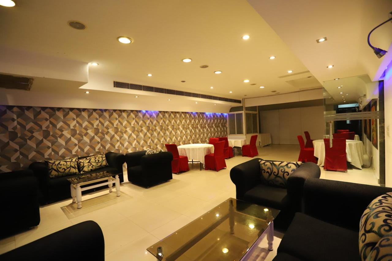 Hotel Capitol Hills Greater Kailash Delhi Neu-Delhi Exterior foto