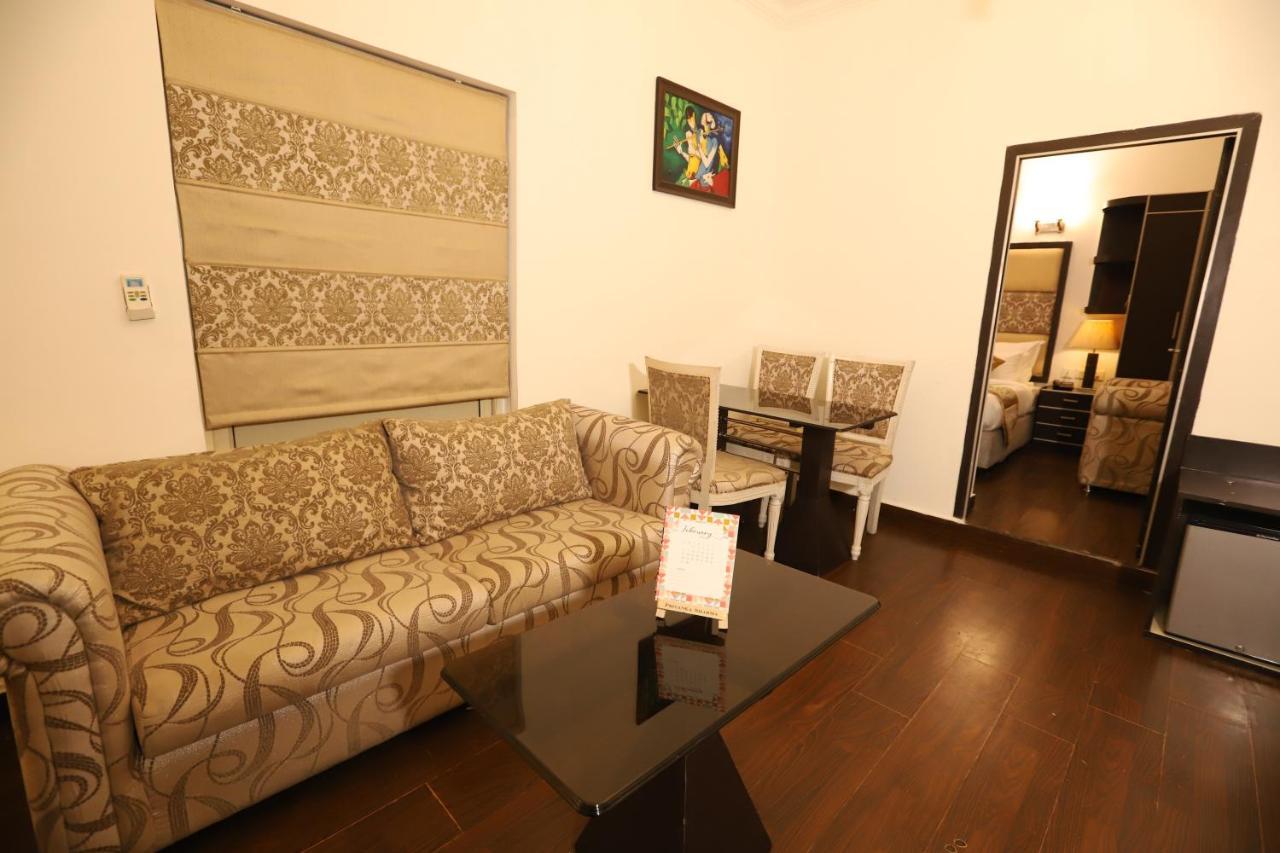 Hotel Capitol Hills Greater Kailash Delhi Neu-Delhi Exterior foto